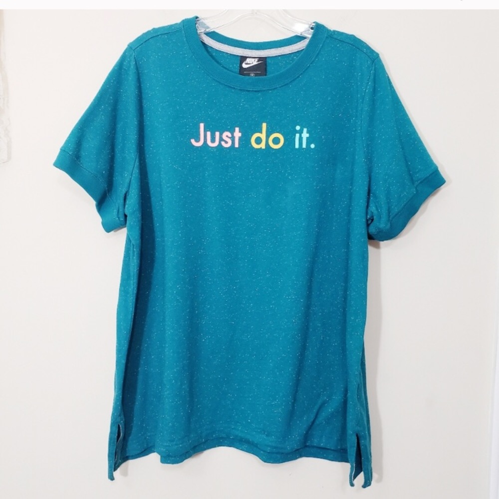 Nike top